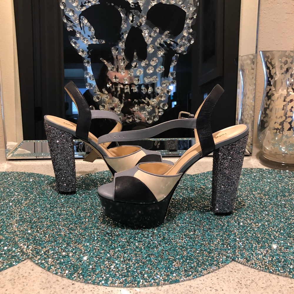 STUNNING Nine West Glitter Heel